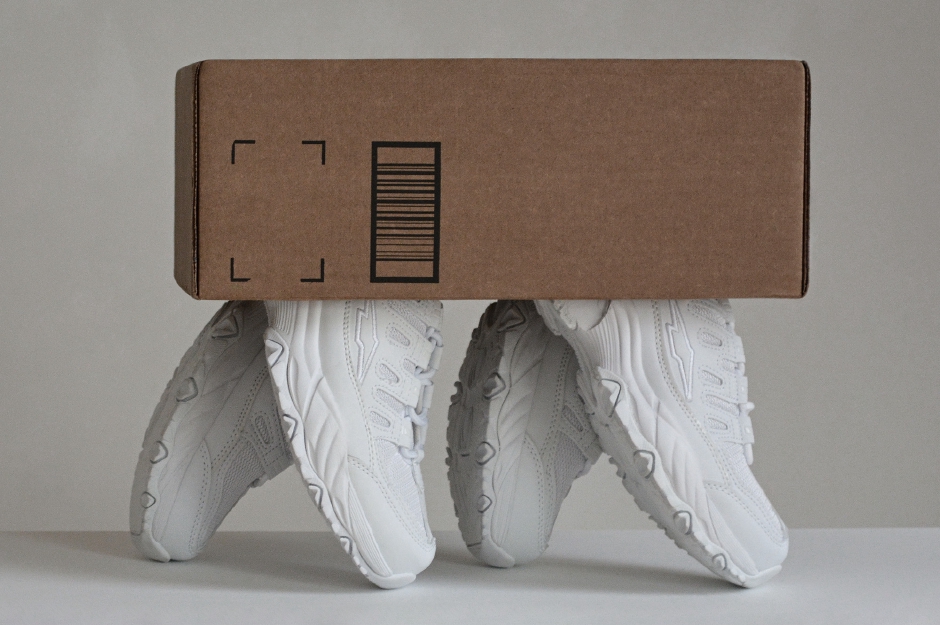 WALKING SHOEBOX, 2025